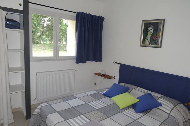 Gîte pour 2 personnes, avec terrasse ainsi que piscine et jardin à Orange - 2