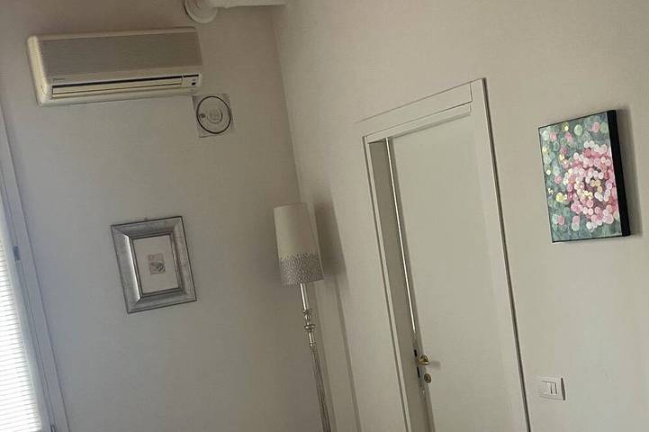 Ganze Wohnung, Suite Cento14, across from the Fogliani Medical Center, near Modena's historic center in Modena, Modena Provinz