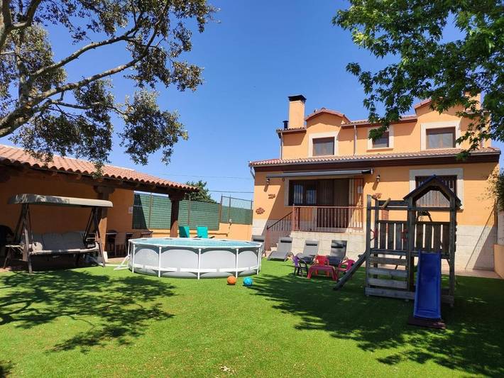 Casa rural para 8 personas, con sauna y piscina además de jardín y jacuzzi, Familias con niños en Provincia de Salamanca