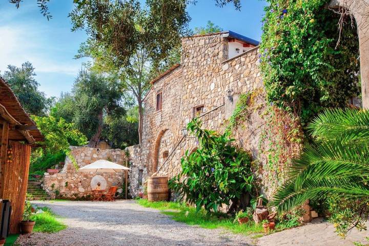 Location de vacances pour 6 personnes, avec jardin ainsi que vue et piscine à Sorrento - 2
