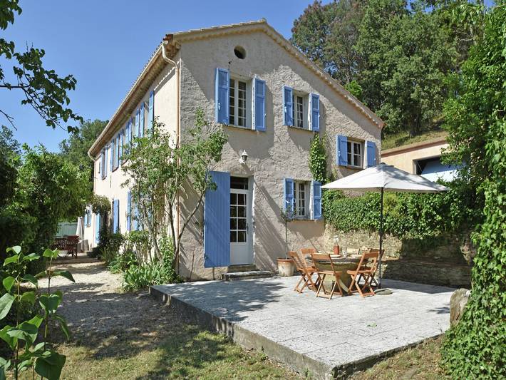Location de vacances pour 8 personnes, avec Balcon/Terrasse ainsi que Terrasse et Piscine à Collobrières