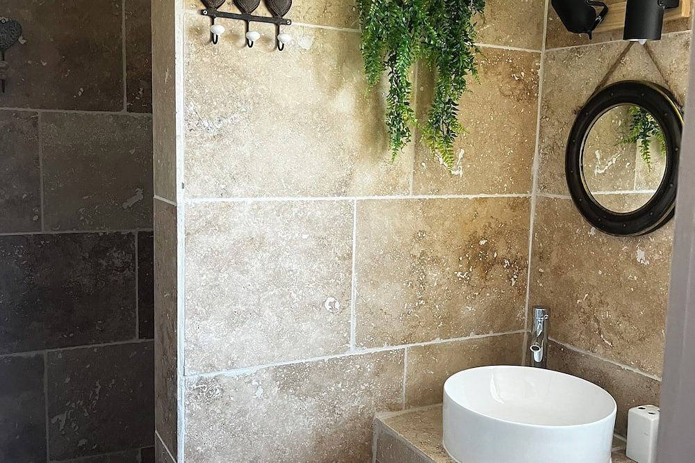 Apartamento entero, Apartment with swimming pool and private garden, in the heart of Provence. in Maillane, Region de Arles