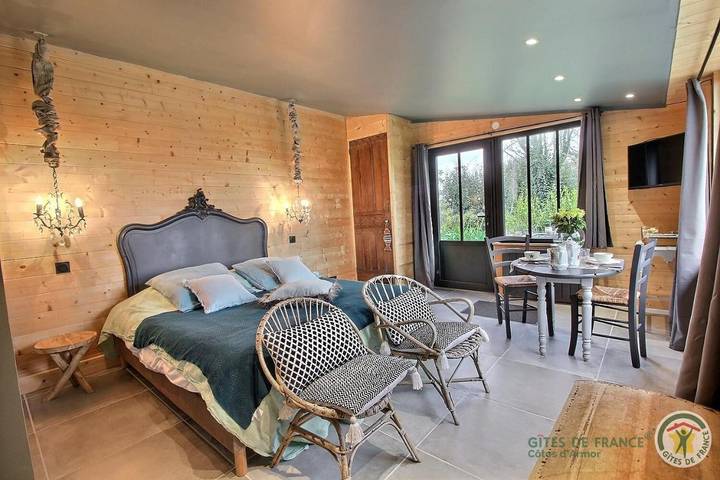 Chambre d’hôte pour 2 personnes, avec terrasse et jardin, animaux acceptés