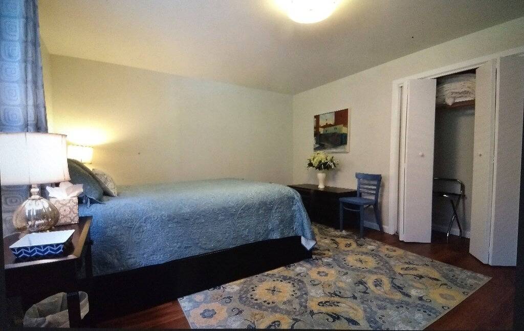 Modern, sauber und geräumig, 2 Schlafzimmer, in perfekter Lage, mit Parkplatz vor Ort in Seattle, Lake Washington