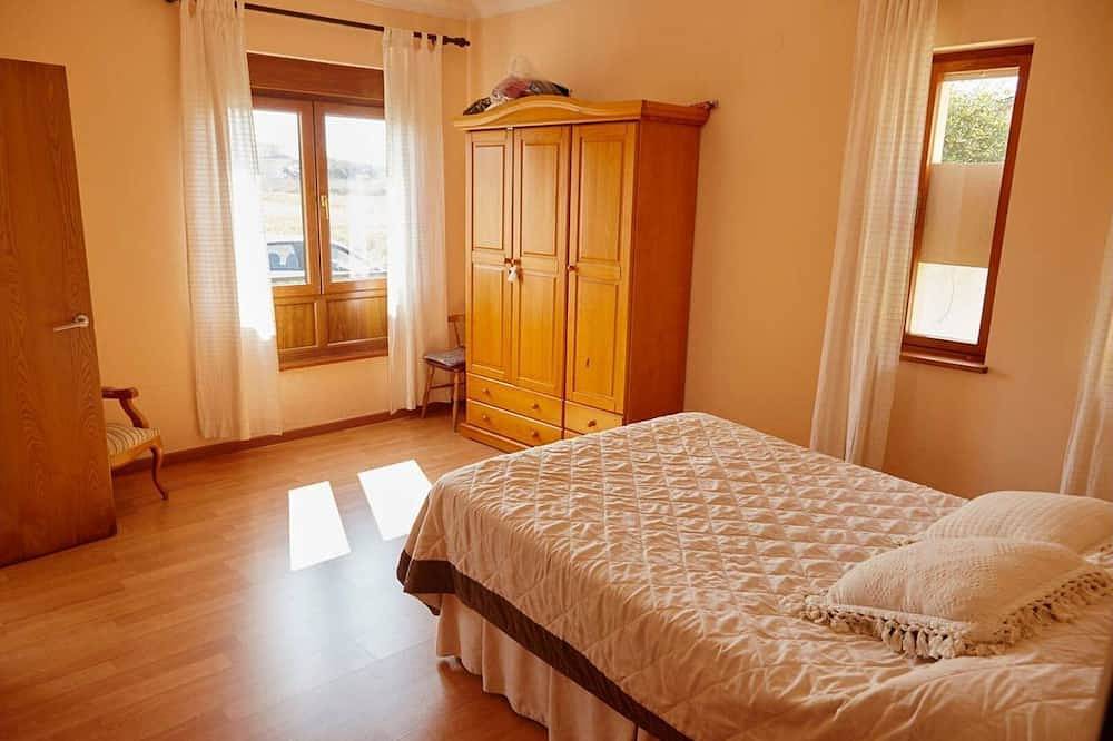 Barreiros. House - Villa in 1st line of beach - Playa de Altar. in Barreiros, Galician Coast
