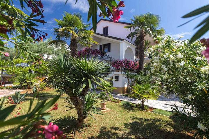 Ferienwohnung für 6 Personen, mit Terrasse in Malinska