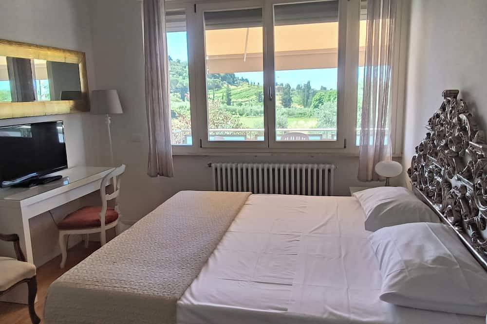 Villa le statue is 5 km from the center of Florence, pool and private parking in Florence, Province de Florence