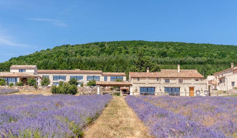 Chambre d’hôte pour 2 personnes, avec sauna et vue ainsi que jardin et piscine