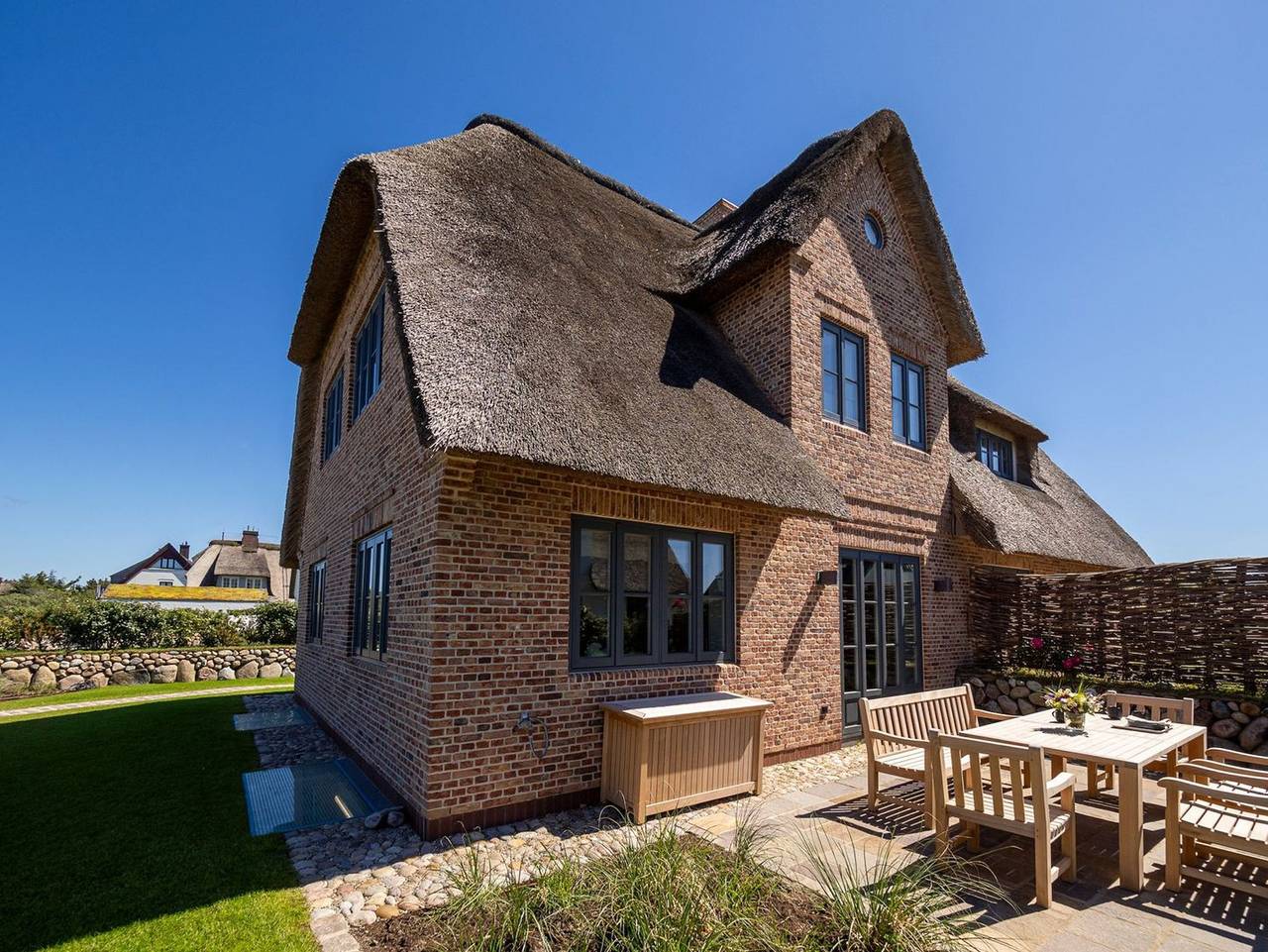 Hus Gode Sted - Strandnahes Luxus-Hausteil unter Reet auf ca. 180 m² für bis zu 6 Personen in Wenningstedt, Sylt