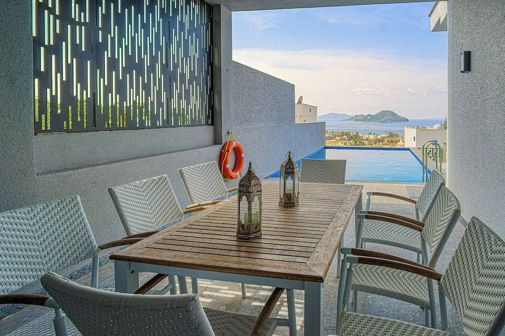 4 Bedroom Villa with a private pool and incredible views in Bodrum, Türkische Ägäis