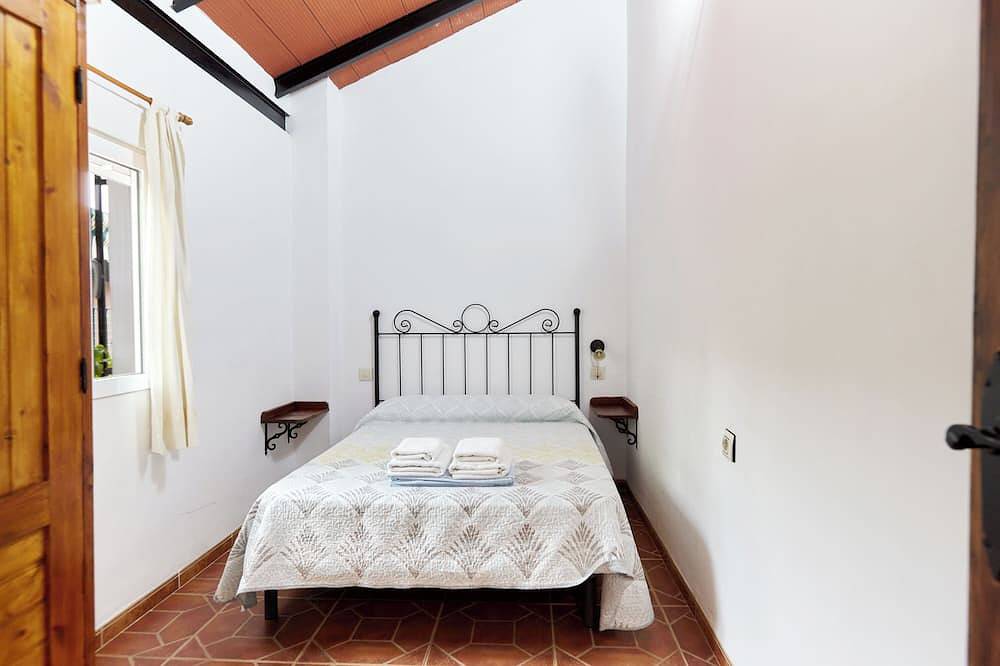 Country House 'Cortijo De Las Flores 2' with Shared Pool, Shared Terrace and Shared Garden in La Iruela, Jaén Province