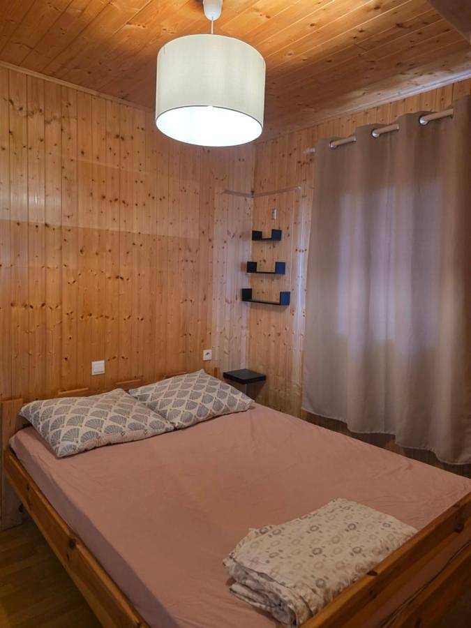 Gîte pour 5 personnes, avec vue ainsi que terrasse et piscine, animaux acceptés dans Grand lac de Laffrey - 4