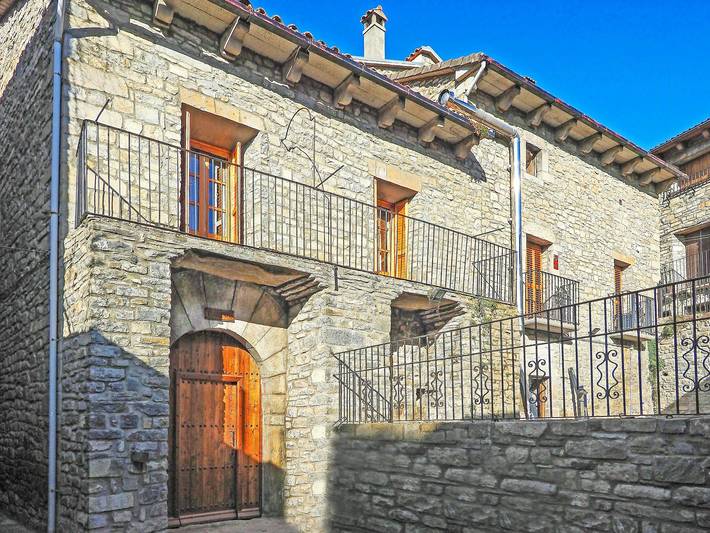 Apartamento para 12 personas, con Jardín en Alquézar