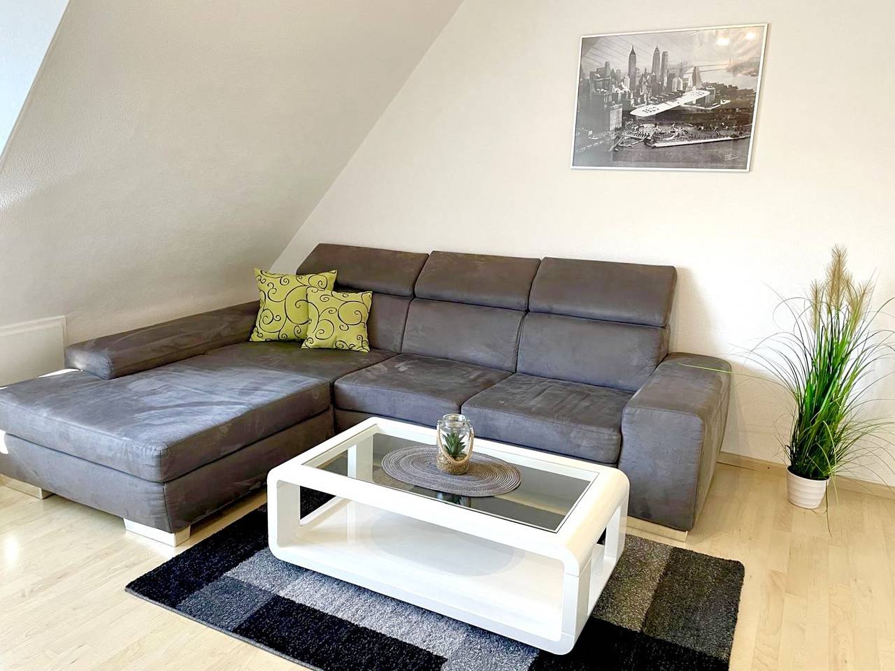 Ganze Wohnung, Ferienwohnung 'Dornier' mit separater Terrasse, Garten und Wi-Fi in Friedrichshafen, Region Bodensee-Oberschwaben