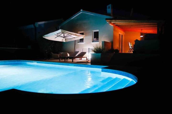 Villa per 6 persone, con Terrazza e Giardino nonché Piscina a Olmi