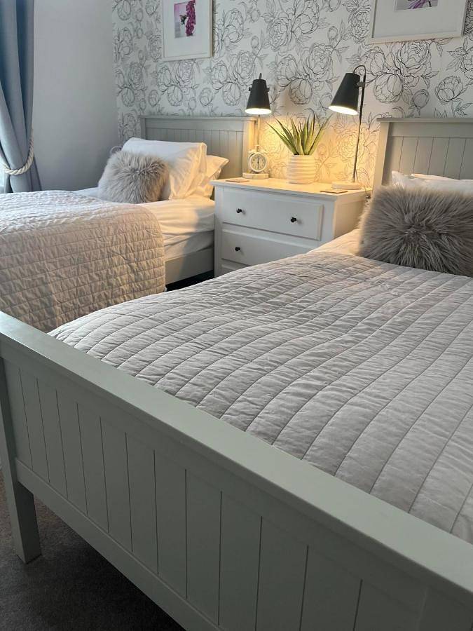 Twin Room with Private Bathroom in Glastonbury, Somerset