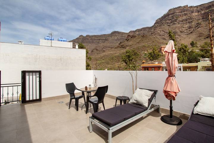 Appartement entier, Vacances 'Dreaming Penthouse Mogan' avec vue sur la montagne, Wi-Fi et climatisation in Mogán, Grande Canarie du Sud