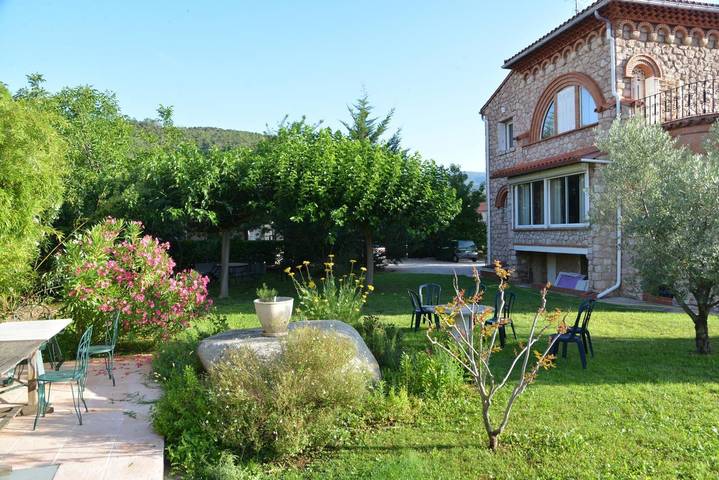 Gîte pour 6 personnes, avec jardin ainsi que piscine et terrasse à Prades - 2