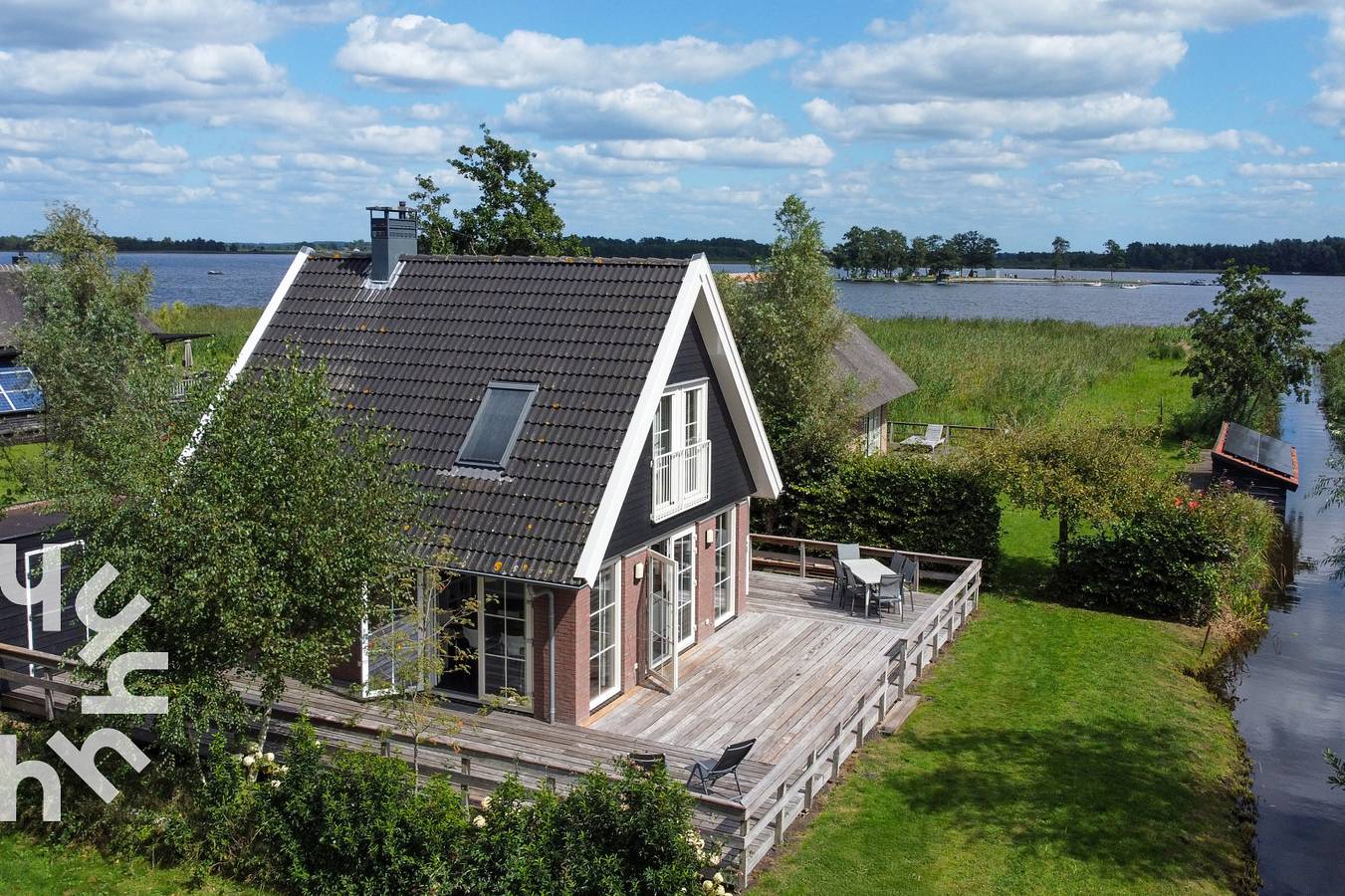 5-Personen-Ferienhaus mit Kamin, direkt am Wasser in Giethoorn in Giethoorn, Nationalpark Weerribben-Wieden