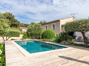 Gîte pour 8 personnes, avec jardin et terrasse, animaux acceptés à Vers-Pont-du-Gard