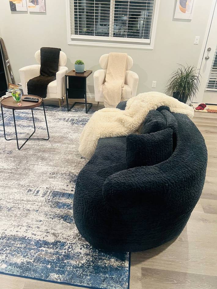 Spacious Private Room with Tv, Wifi and Fridge in Edmonton, Alberta