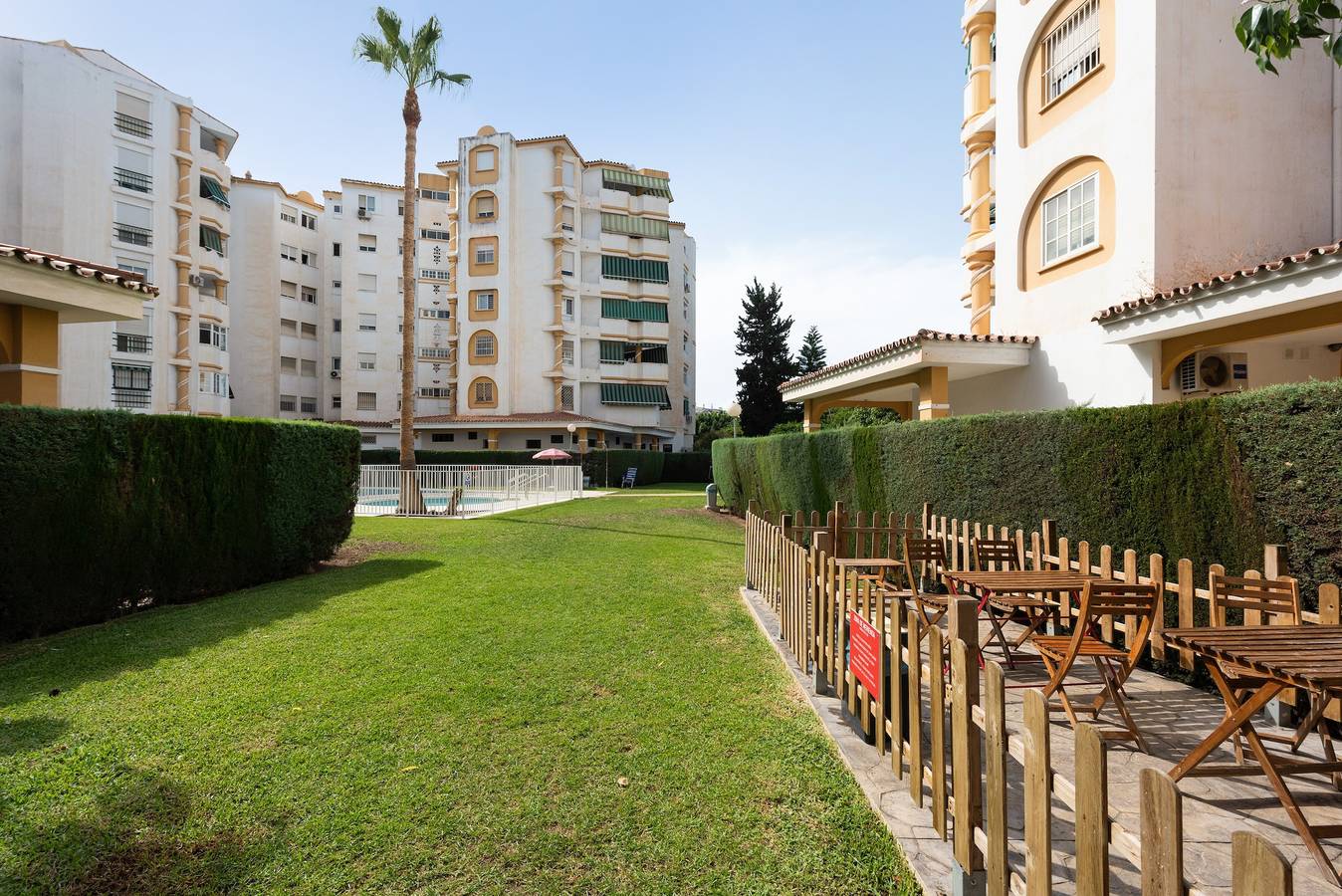 Entire studio, Studio Apartment 'Apartamentos Sealmar 1' with Shared Pool, Wi-Fi and Air Conditioning in Carretera de Cádiz, Malaga
