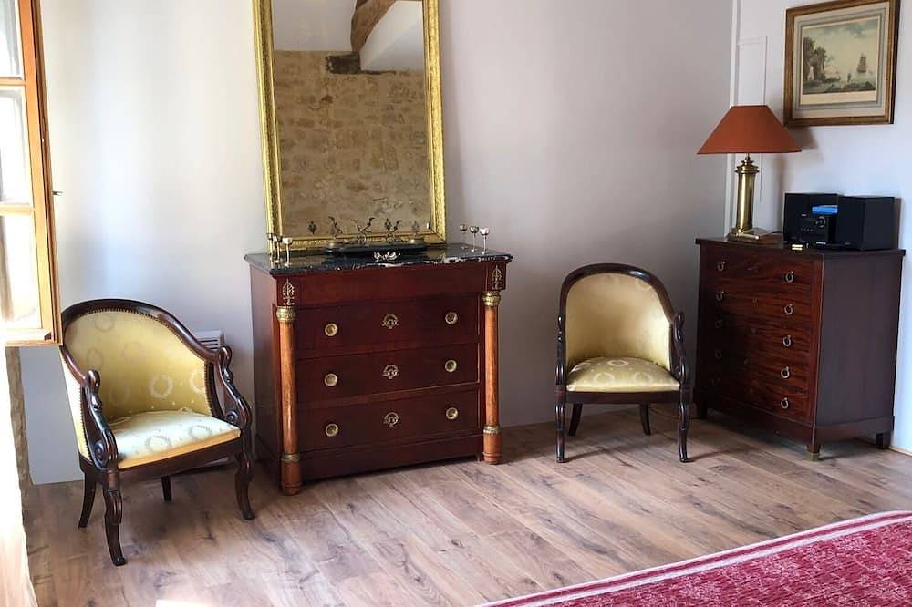 House on the ramparts in the heart of the royal bastide of Domme in Domme, Périgord Noir