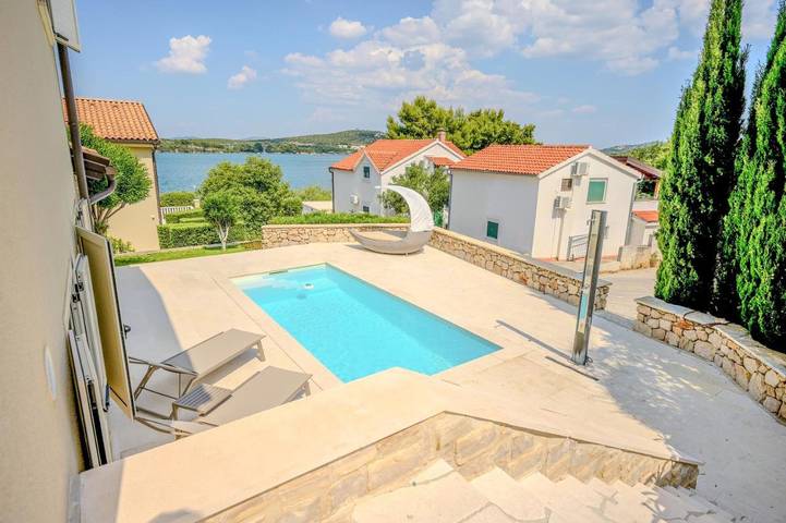 Villa pour 6 personnes, avec vue ainsi que piscine et jardin dans Betina - 3