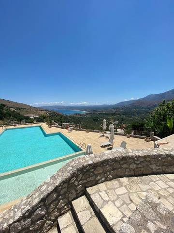 Gîte pour 5 personnes, avec vue sur le lac et vue ainsi que jardin et piscine dans Georgioupoli