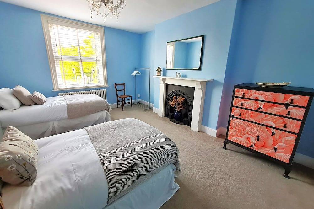 The Old School House - Parking & Close to City in Salisbury, Wiltshire