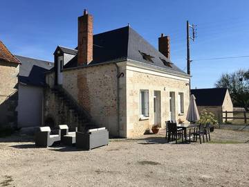 Gîte pour 6 personnes, avec terrasse et jardin à Cerelles