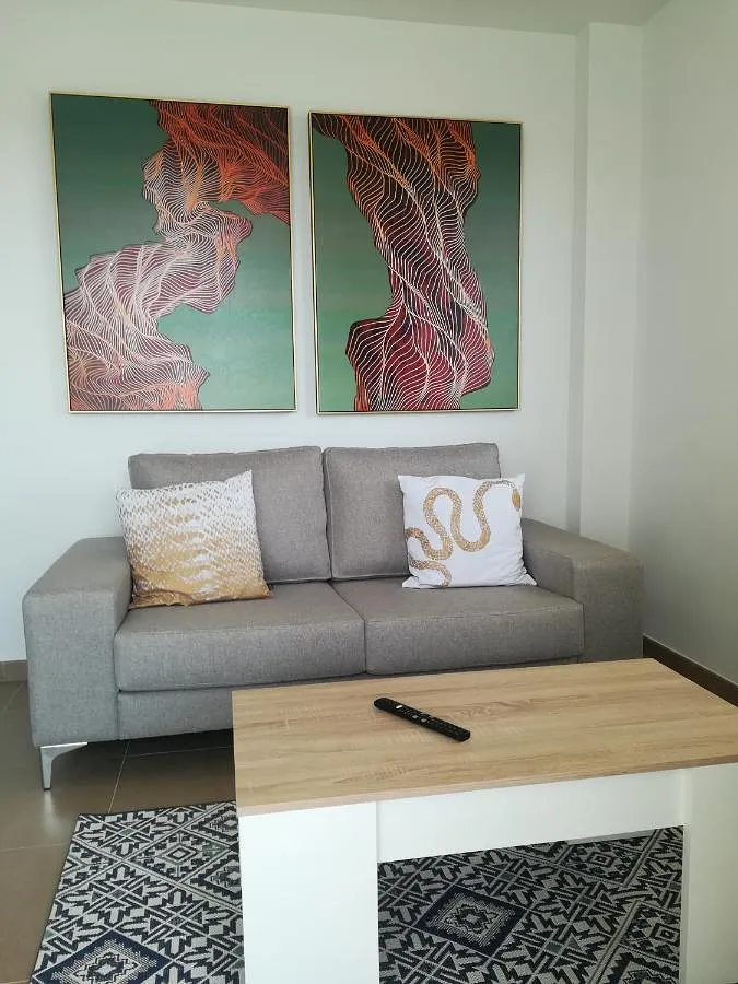 Apartamento de vacaciones para 4 personas, con piscina y vistas además de balcón y jardín - 1