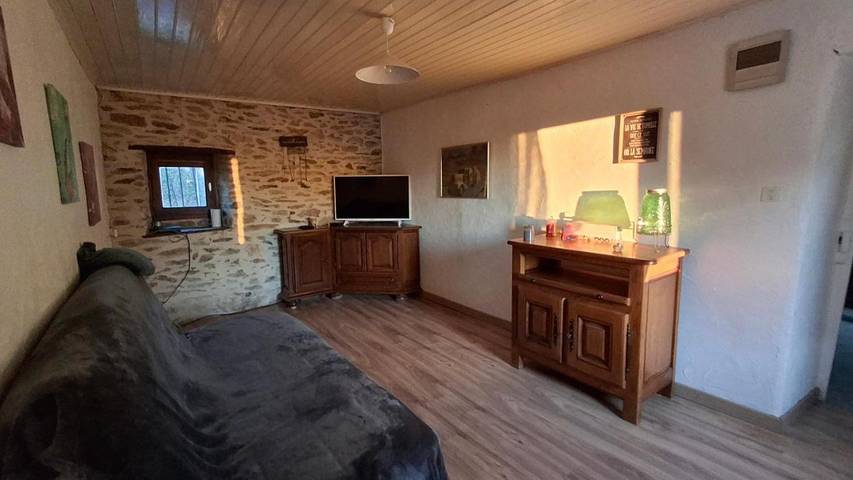 Location de vacances pour 6 personnes, avec terrasse et jardin, animaux acceptés à Pradinas