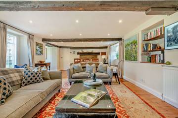 Log Cabin for 6 People in The Cotswolds, South East England, Photo 1