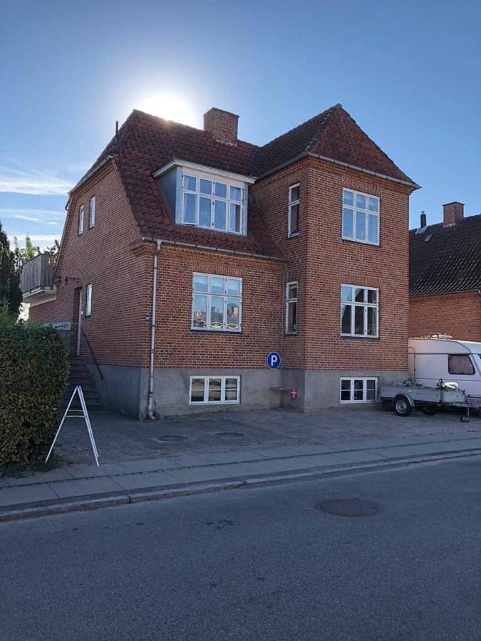 Familie pension for 3 personer, med Balkon og Terrasse såvel som Have og Udsigt i Køge