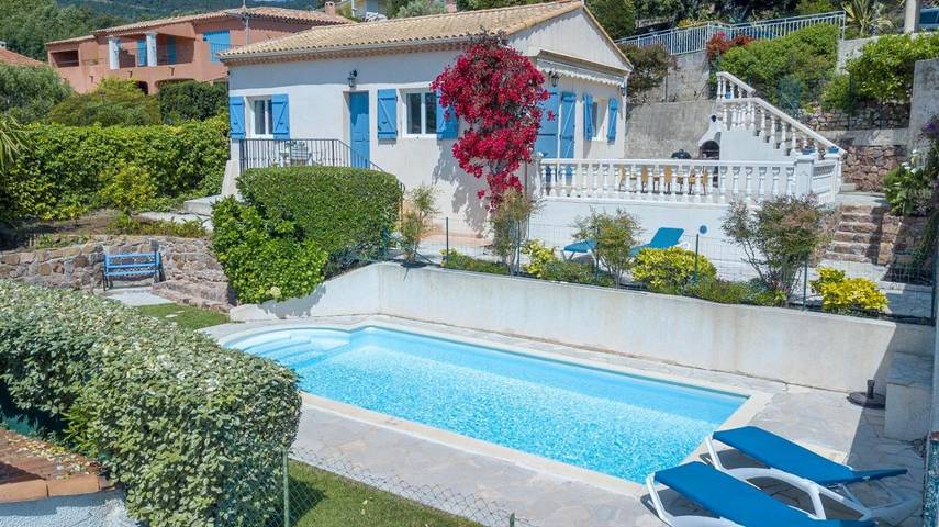Villa pour 5 personnes, avec piscine ainsi que jardin et vue à Théoule-sur-Mer