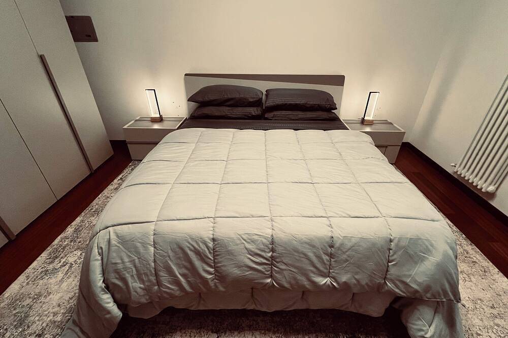Entire apartment, Premium Sea Front 2-bedroom condo in Roseto Degli Abruzzi, with Wifi, Ac in Roseto degli Abruzzi, Adriatic Coast Abruzzo