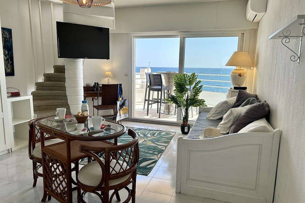 Appartement entier, Studio vue panoramique, clim, piscine - 4 pers. in Le Trayas, Saint-Raphaël