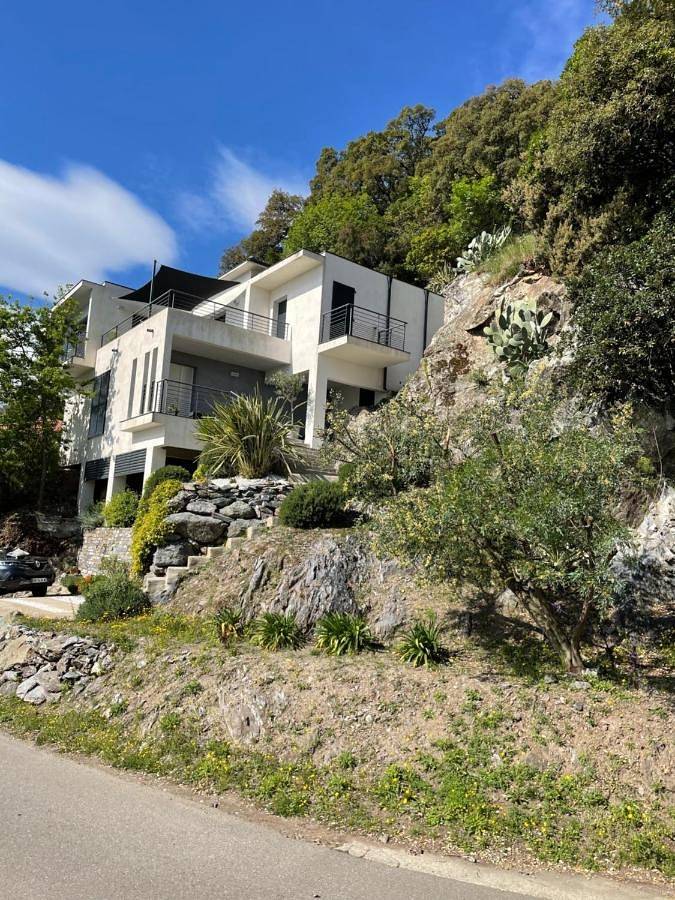 Location de vacances pour 8 personnes, avec Balcon et Terrasse ainsi que Jardin et Vue à Valle-di-Campoloro
