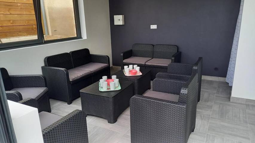 Location de vacances pour 12 personnes, avec jardin ainsi que vue et piscine à Montournais - 2