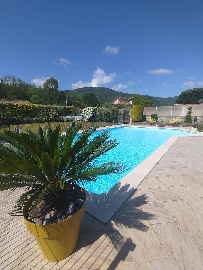 Location de vacances pour 2 personnes, avec jardin ainsi que terrasse et piscine à Saint-Paul-de-Jarrat - 3