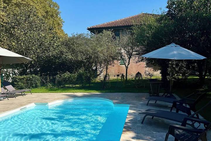Maison de vacances pour 8 personnes, avec terrasse ainsi que jardin et jacuzzi, animaux acceptés