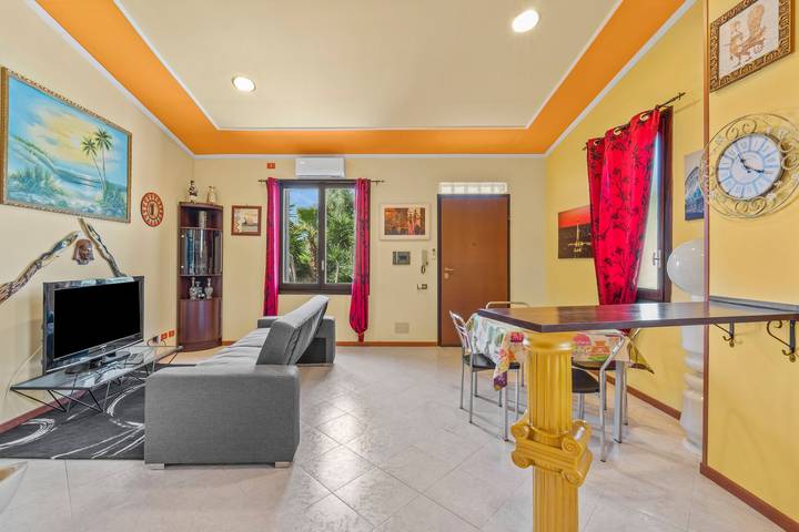 Villa "Angela" con vista sulle montagne, piscina privata e aria condizionata in Quartu Sant'Elena, Campidano