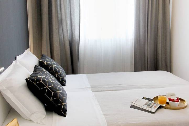 Apartamento entero, Apartamento Serena, con vista al mar, cerca de la playa de guijarros. in Podstrana, Condado de Split-Dalmacia