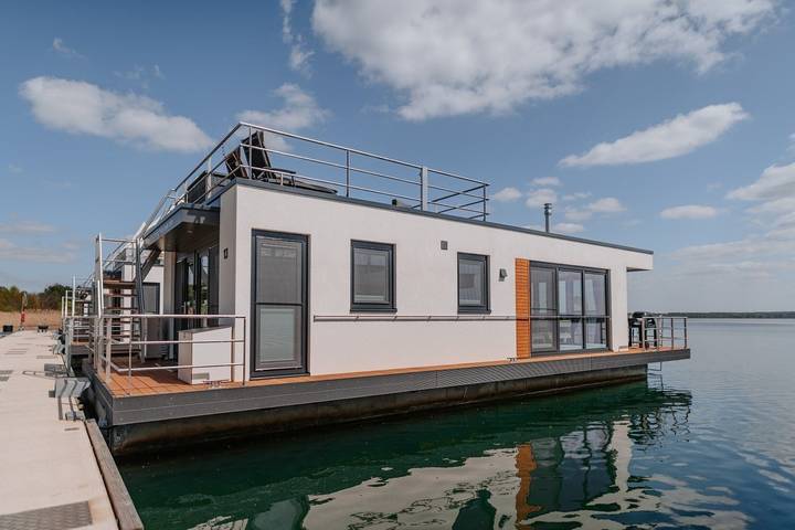 Hausboot für 4 Personen, mit Seeblick und Terrasse in der Lausitz