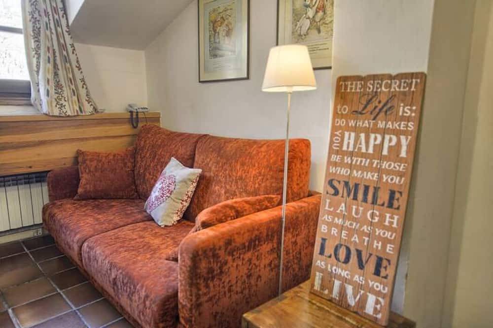 Entire apartment, Apartamento 6 pax Pirineo-benasque in Cerler, Benasque