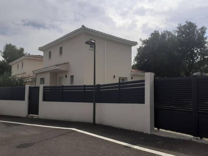 Location de vacances pour 6 personnes, avec Terrasse et Piscine à Saint-Bauzille-de-Montmel