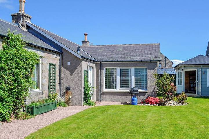 Log cabin for 6 people, with garden in Ballater