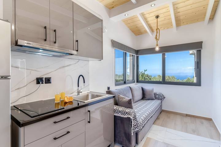 Entire studio, Studio Apartment '4' with Sea View, Wi-Fi and Air Conditioning in Greece