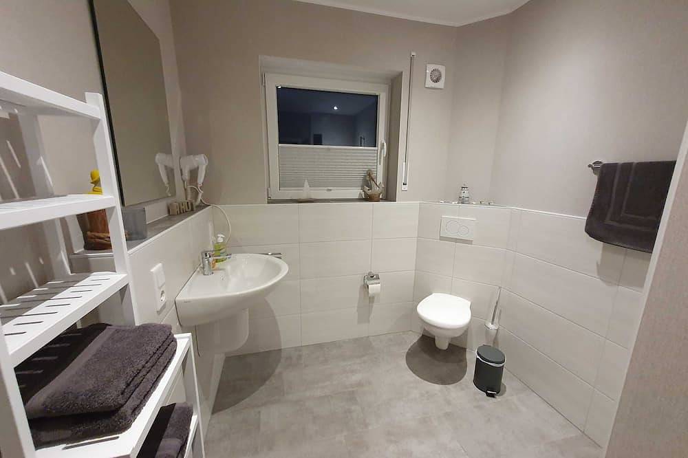 Ganze Wohnung, Ferienwohnung 2 (1 Schlafzimmer mit Dopelbett + 1 Schlafsofa) - Ferien am Idasee in Ostrhauderfehn, Oldenburger Münsterland